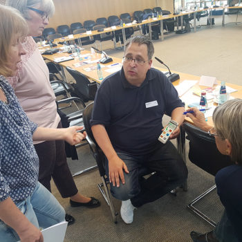 Thomas Schatz und Julia Bruns haben am Vernetzungstreffen der Seniorentechnikberater in Villingen-Schwenningen im Schwarzwald-Bahr-Kreis teilgenommen. Das Treffen fand am 24. April statt.