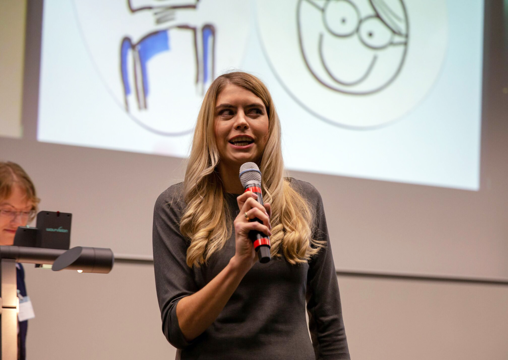 Julia Bruns., Mitarbeiterin im Teilprojekt VTTNetz, beim Pitch zur Forschungsshow in der Hochschule Harz am 29. November 2018.